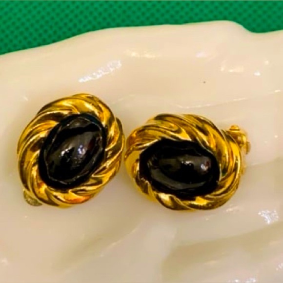 Vintage KJL For Avon Gold Toned Clip On Earrings - Picture 1 of 4